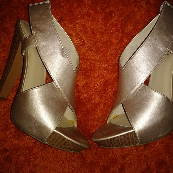 Shoes - Picture 2 of 5